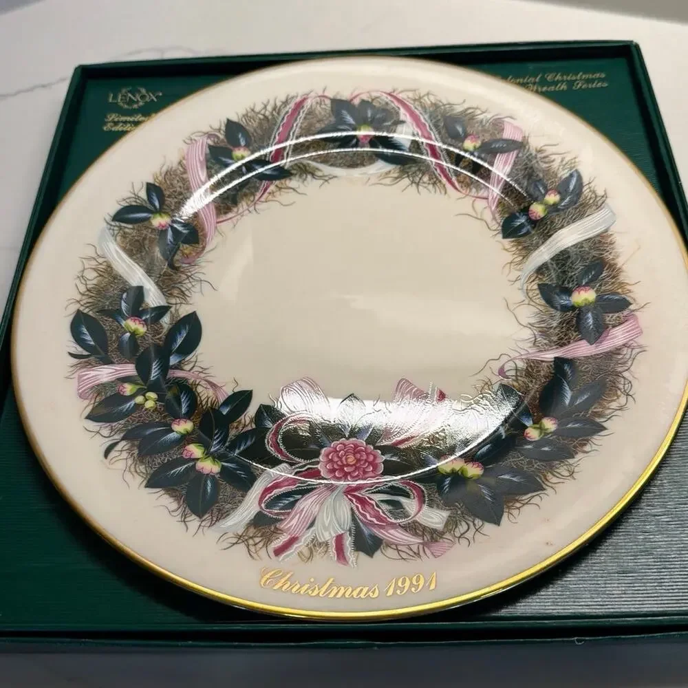 Set Vtg Lenox Annual Colonial Christmas Wreath Plates green presentation boxes